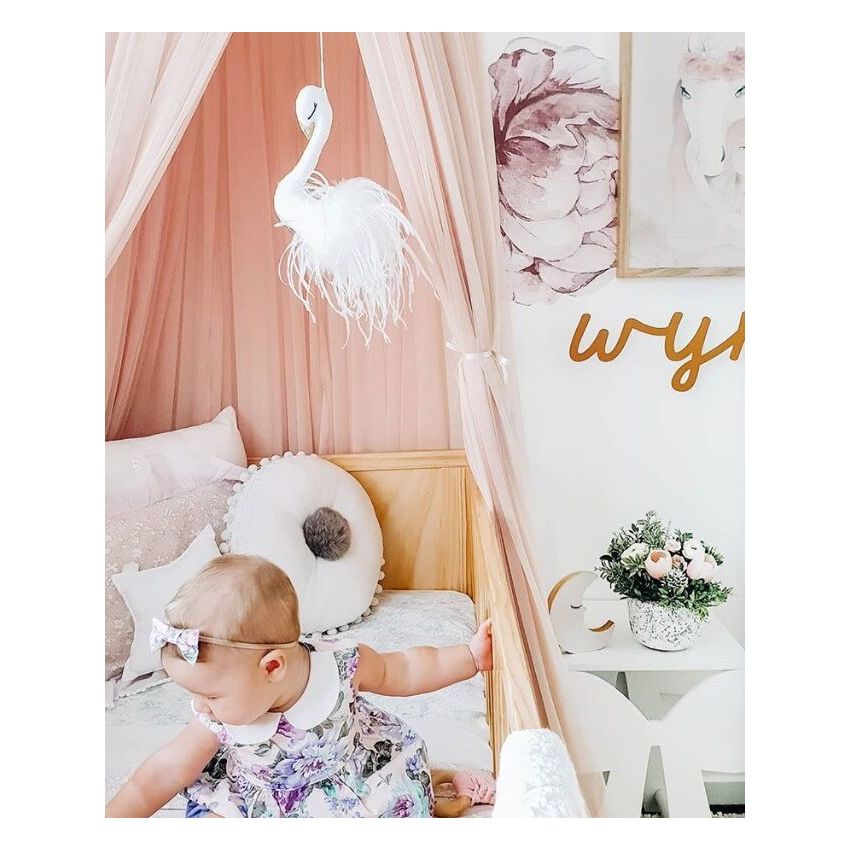 Poppet and Wildflower - Hängender Schwan mit Federn