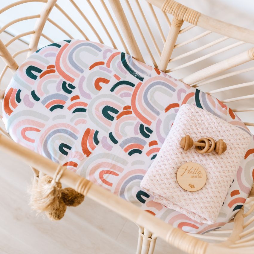 Snuggle Hunny - Spannbezug für Wiege, Kinderwagen & Wickelmatte Rainbow Baby