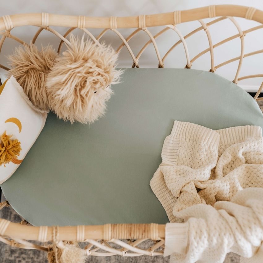 Snuggle Hunny - Spannbezug für Wiege, Kinderwagen & Wickelmatte Sage