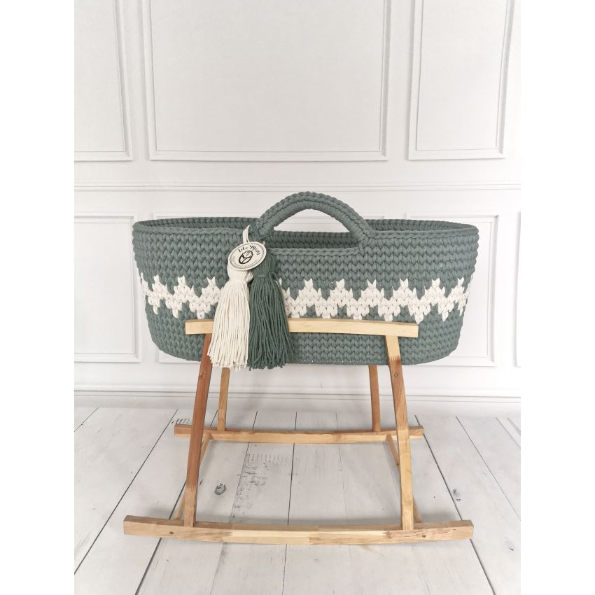 Like Moses - Moseskorb Laurel green Zick Zack mit Bettwäsche und Kissen weiss und goldene Punkte