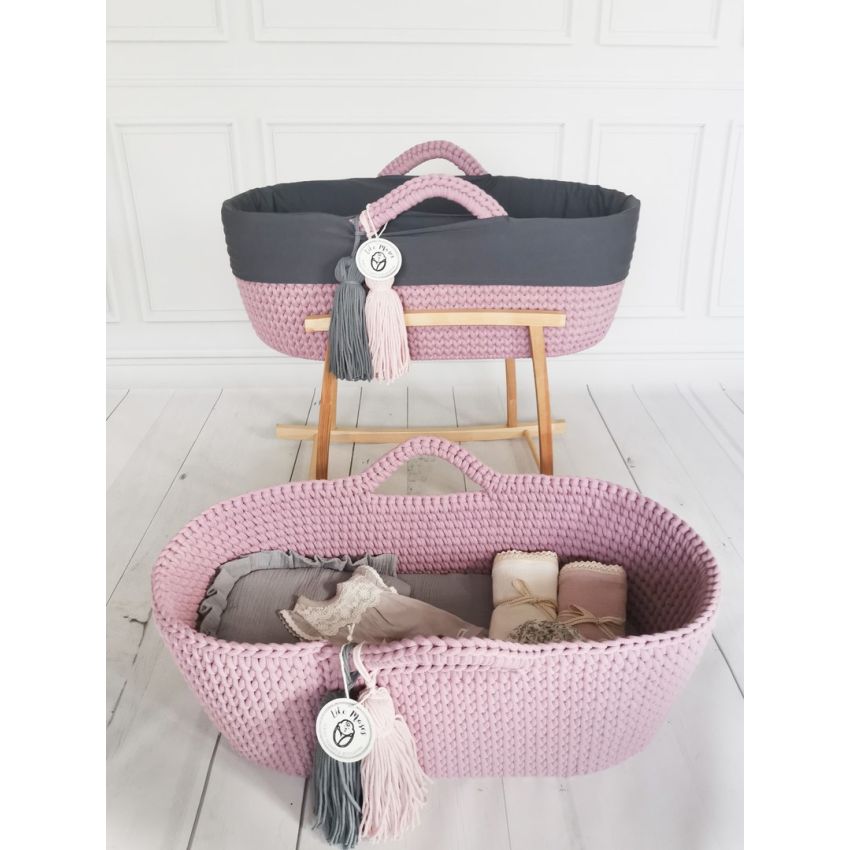 Like Moses - Moseskorb Dunkelrosa mit Grauer Bettwäsche