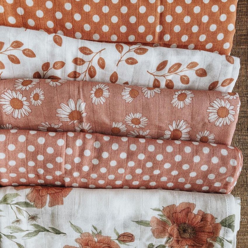 The mini scout - Muslin Swaddle Leaves Amber