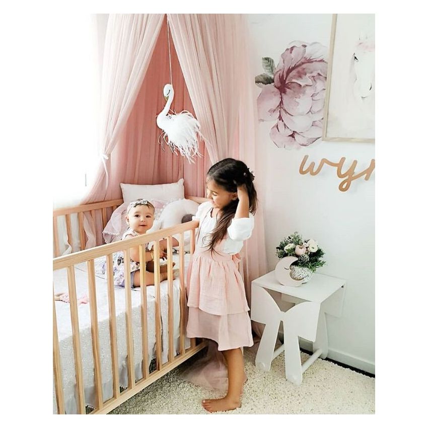 Poppet and Wildflower - Hängender Schwan mit Federn