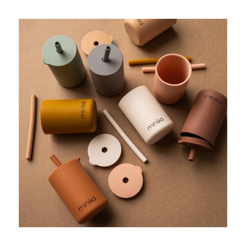 Minika - Silikonbecher mit Trinkhalm