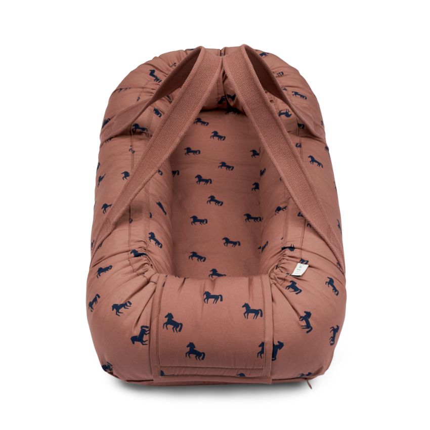 LIEWOOD - Gro Babynest Horses Dark Rosetta