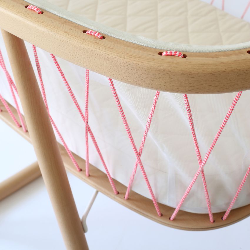 Charlie Crane - Babywiege Kumi mit Pink Bänder