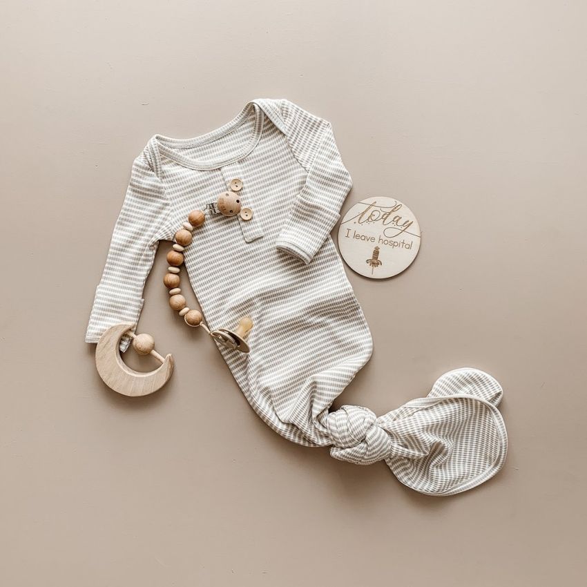 Two Darlings - Strampelbody geknöpft Fawn Stripe