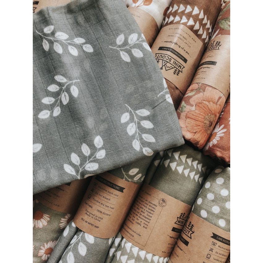 The mini scout - Muslin Swaddle Leaves Stormy Blue