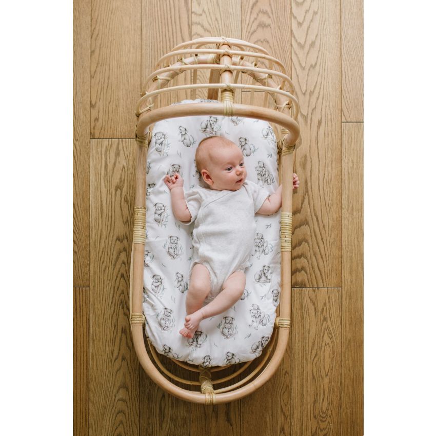 Qbana Mama - Spanntuch für Wiege / Moseskorb / Kinderwagen Koala