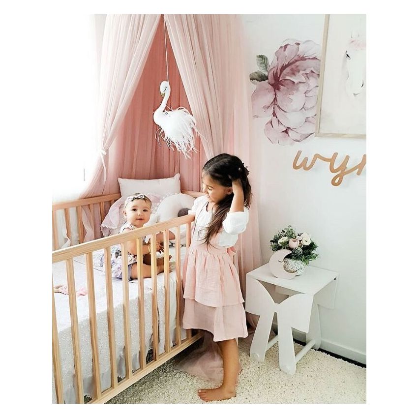 Poppet and Wildflower - Hängender Schwan mit Federn