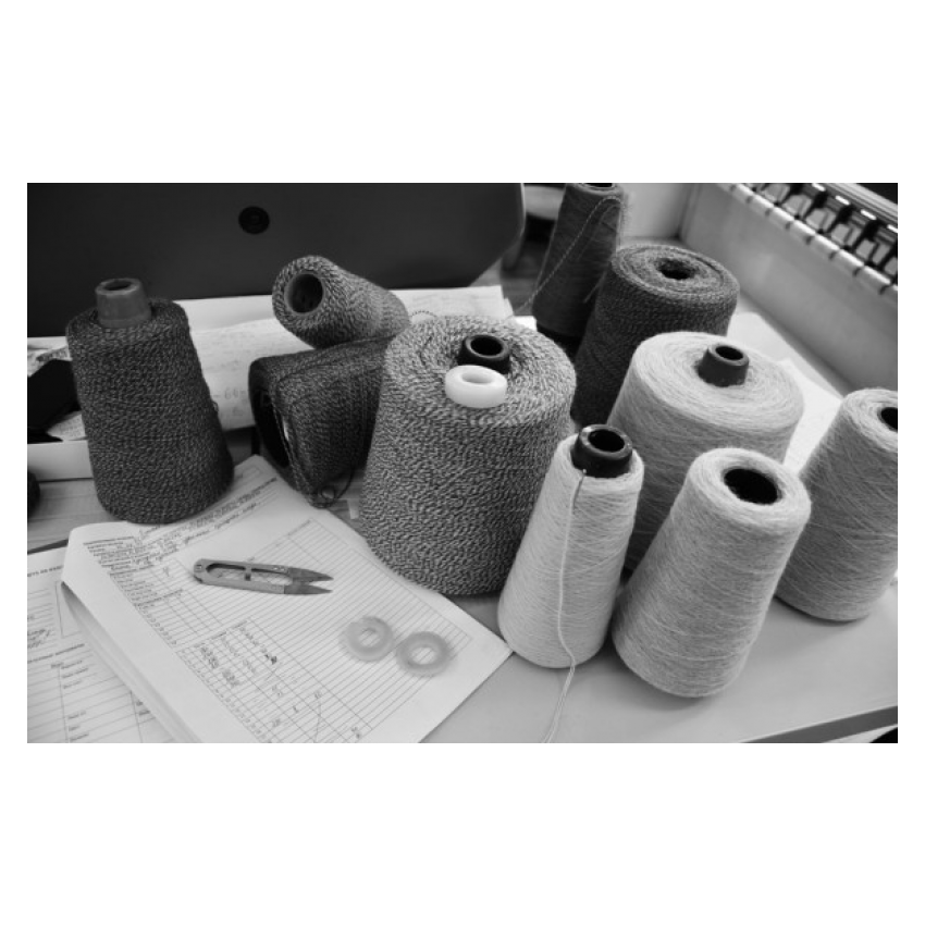 Apero - Knit Manufactory - Lilian Decke Steel Grau