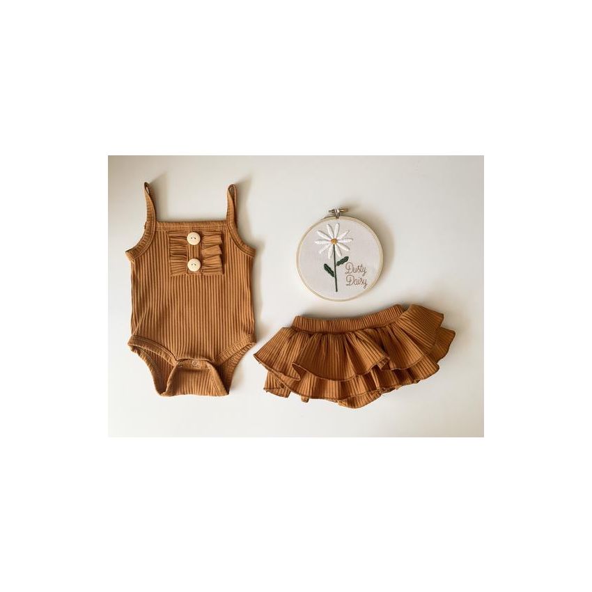 Dusty Daisy - Shorts- Ruffle mini Rock Ripped Caramel