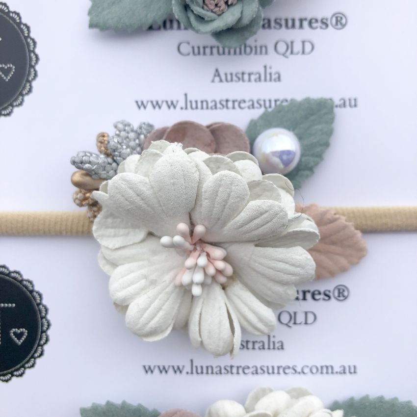 Lunas Treasure - Stirnband Weisse Blüte mit Perle