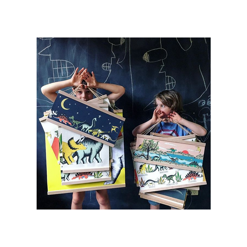 Dino Raw - Poster In The Jungle Stegosaurus & Brontosaurus