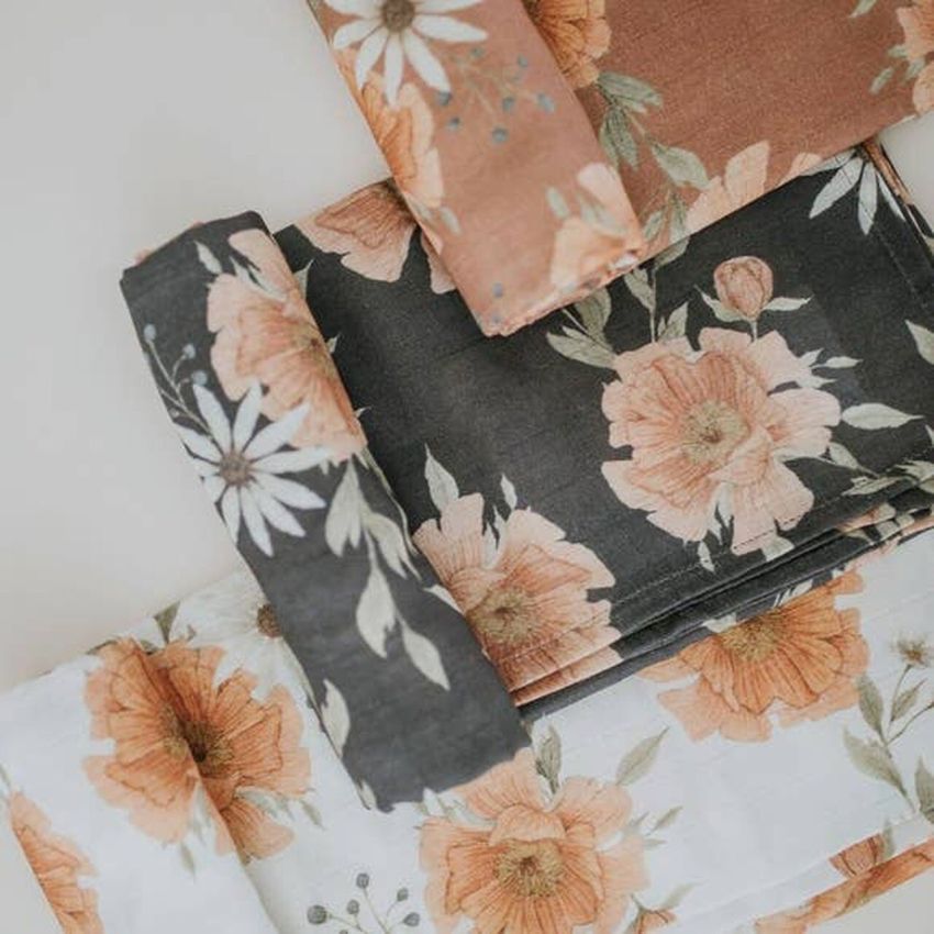 The mini scout - Muslin Swaddle Peony Blooms Charcoal