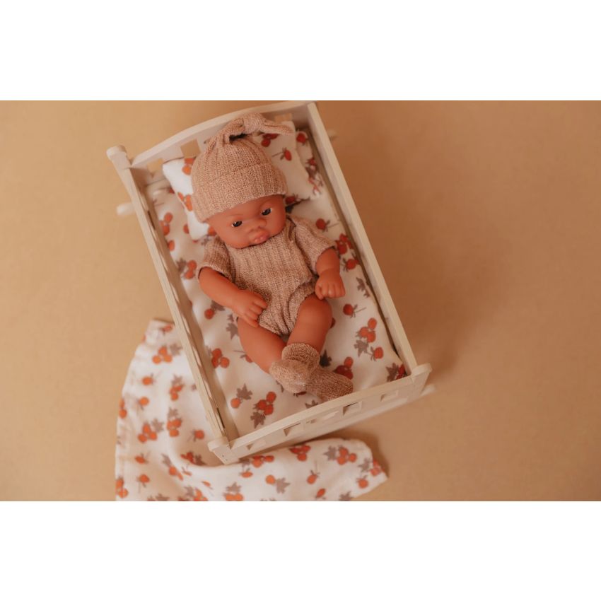 Mrs Ertha - Mini Puppe mit Bett Raspberry