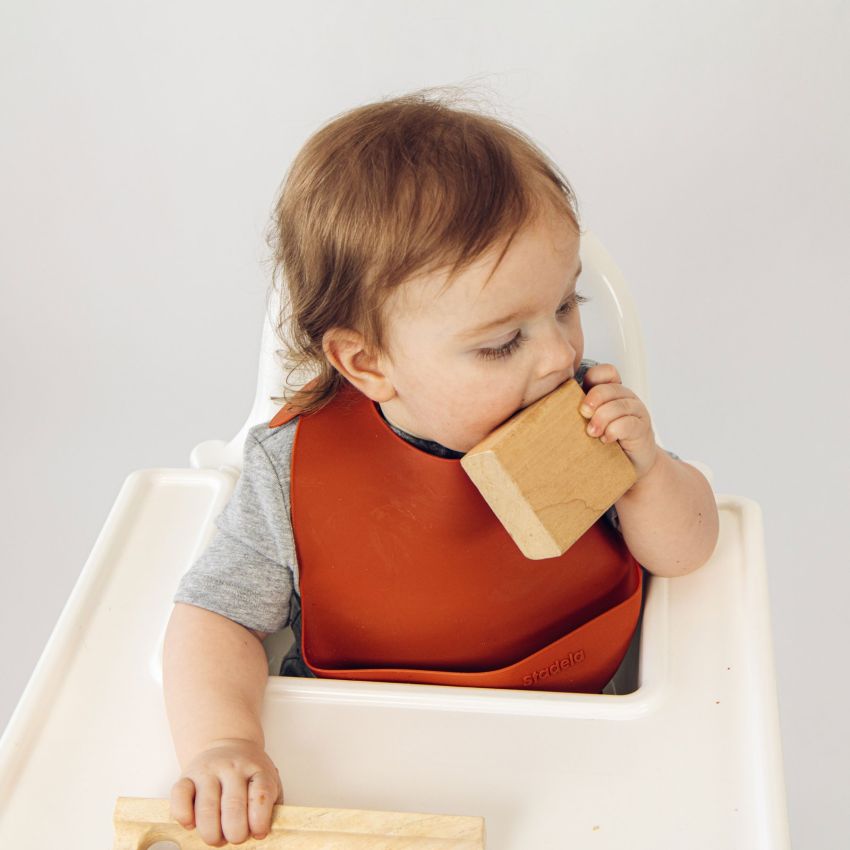 Stadela - Silikon- Lätzchen 2er Set Regenbogen