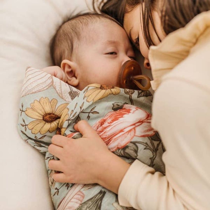 The mini scout - Muslin Swaddle Garden Floral Sea Foam