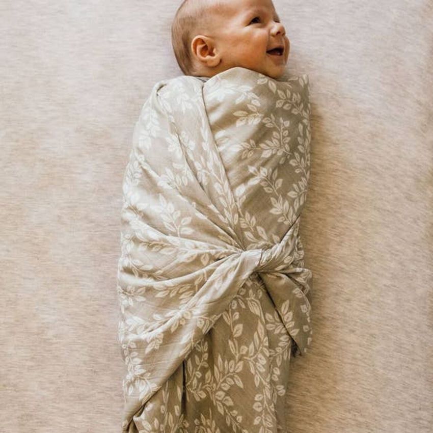 The mini scout - Muslin Swaddle Leafy Sprig Gray