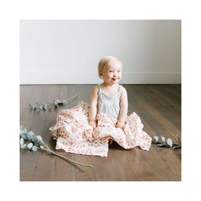 The mini scout - Muslin Swaddle Leaves Amber