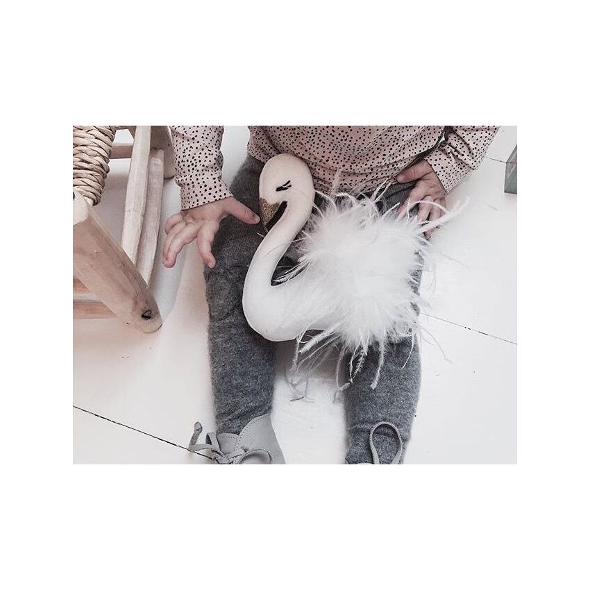 Poppet and Wildflower - Hängender Schwan mit Federn