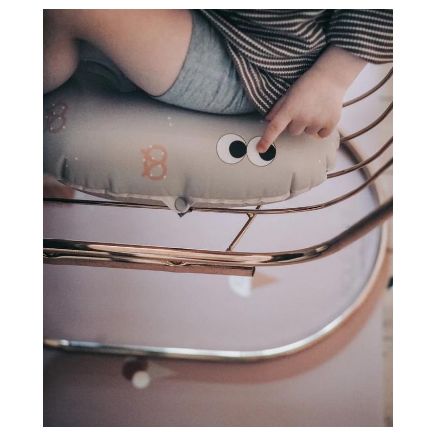 NOUI NOUI - Sitzkissen Brezel