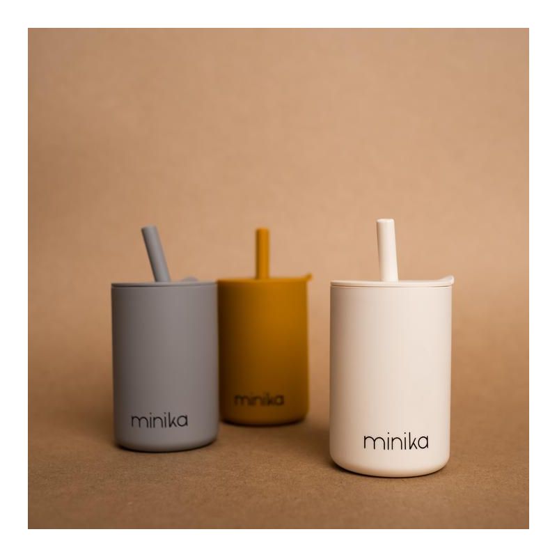 Minika - Silikonbecher mit Trinkhalm