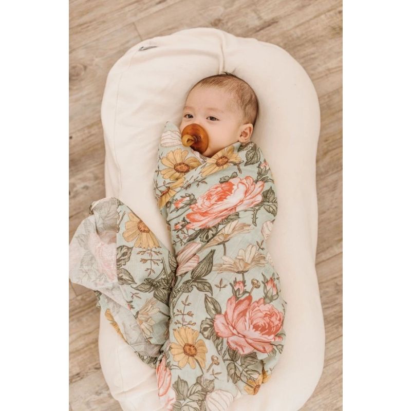The mini scout - Muslin Swaddle Garden Floral Sea Foam