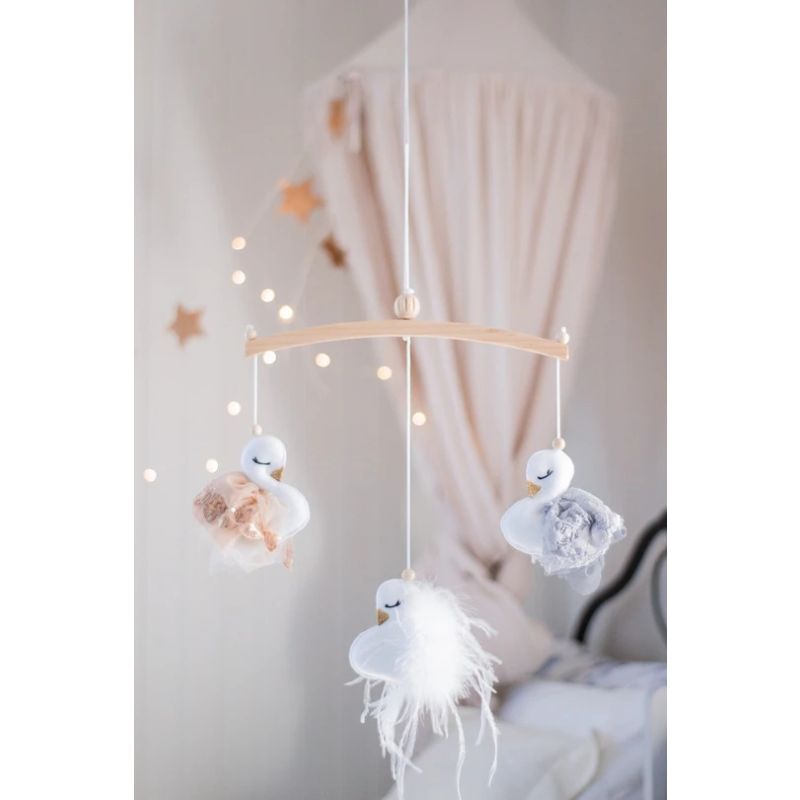 Poppet and Wildflower - 3 Schwan Mobile Lace & Tulle