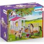 Schleich 42369 Horse Club - Pferdebox mit Arabern und Pferdepflegerin